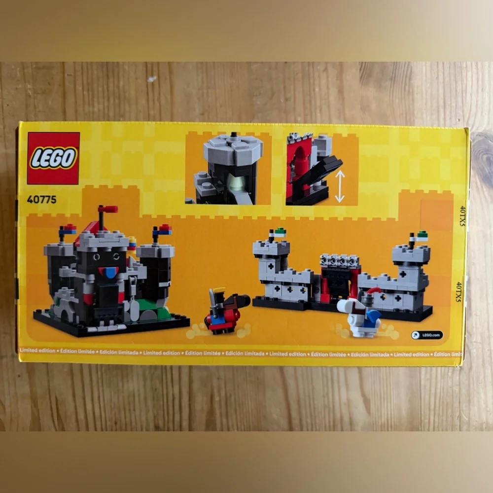 Lego Castle Micro Build Set in Black, Red, Gray, White, Green, Blue, Yellow - Picture 3 of 5